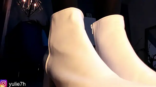  Jessy Moon  online show from 12/18/25, 11:33