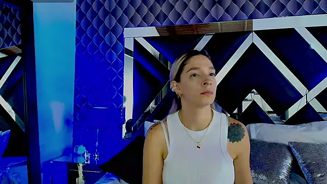 victoriaa lee  online show from 03/12/25, 07:17