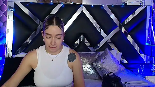victoriaa lee  online show from 05/11/26, 07:11
