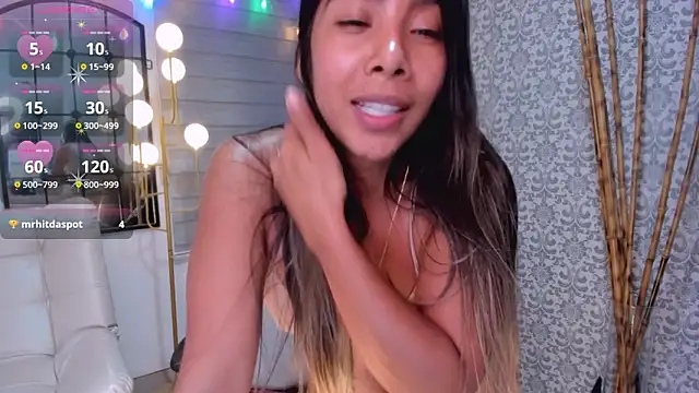 Snapshot of RenataReyes chatting on 01/17/25, 04:28 RenataReyes online show from 01/17/25, 04:28