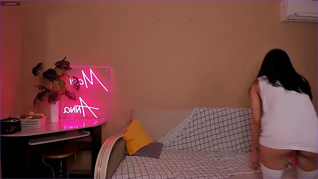 Mari   Anna online show from 03/21/25, 09:34