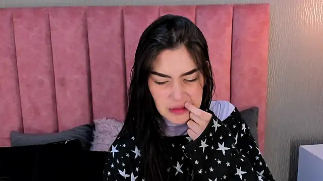 Alexa Thaylor  online show from 11/19/25, 03:23