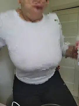 Snapshot of ROXOLANAA_SEXY chatting on 05/30/26, 10:01 ROXOLANAA SEXY online show from 05/30/26, 10:01