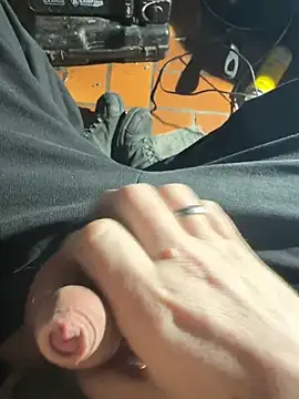 Snapshot of kleinerAlex chatting on 01/27/25, 05:03 kleinerAlex online show from 01/27/25, 05:03