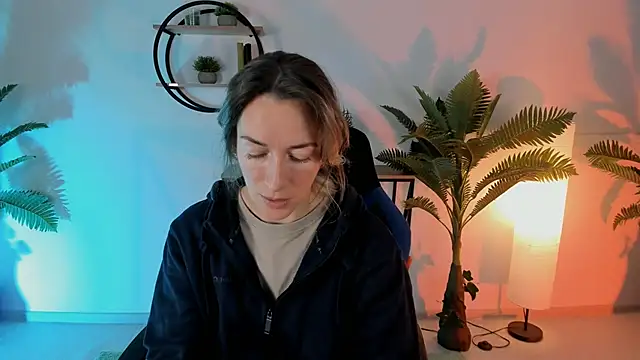 Snapshot of RebeccaMartinez chatting on 12/21/24, 05:03 RebeccaMartinez online show from 12/21/24, 05:03