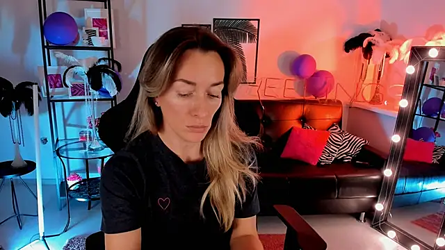 Snapshot of RebeccaMartinez chatting on 12/23/24, 07:49 RebeccaMartinez online show from 12/23/24, 07:49
