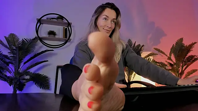 Snapshot of RebeccaMartinez chatting on 01/04/25, 01:31 RebeccaMartinez online show from 01/04/25, 01:31