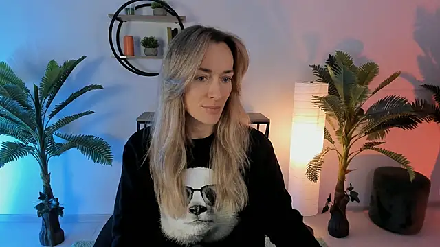 Snapshot of RebeccaMartinez chatting on 01/25/25, 08:10 RebeccaMartinez online show from 01/25/25, 08:10