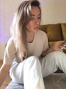 Snapshot of RebeccaMartinez chatting on 03/01/25, 11:06 RebeccaMartinez online show from 03/01/25, 11:06