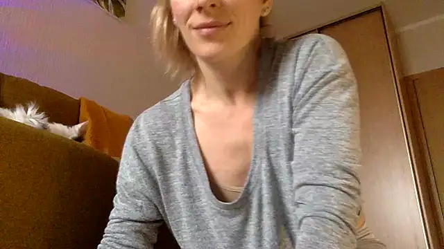 Snapshot of RebeccaMartinez chatting on 03/07/25, 05:29 RebeccaMartinez online show from 03/07/25, 05:29