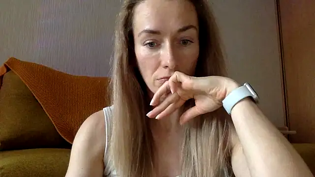 Snapshot of RebeccaMartinez chatting on 03/17/25, 08:40 RebeccaMartinez online show from 03/17/25, 08:40