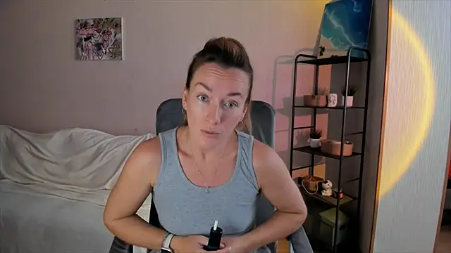 Snapshot of RebeccaMartinez chatting on 10/04/25, 09:29 RebeccaMartinez online show from 10/04/25, 09:29