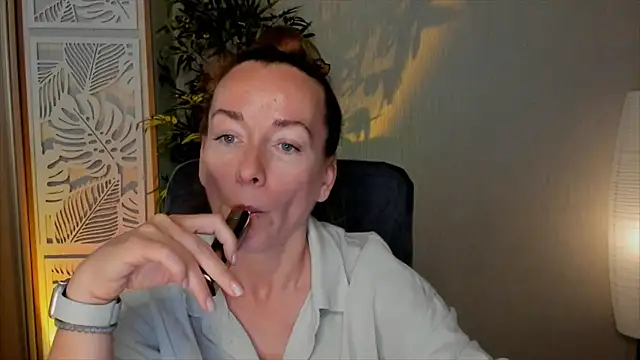 RebeccaMartinez online show from 06/05/26, 10:43