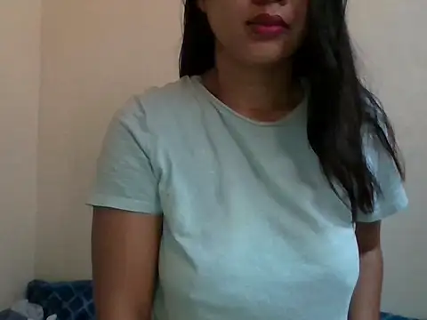 Snapshot of _smiling4u_ chatting on 04/15/26, 02:07 smiling4u online show from 04/15/26, 02:07