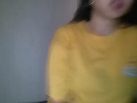 Snapshot of _smiling4u_ chatting on 04/20/26, 01:36 smiling4u online show from 04/20/26, 01:36