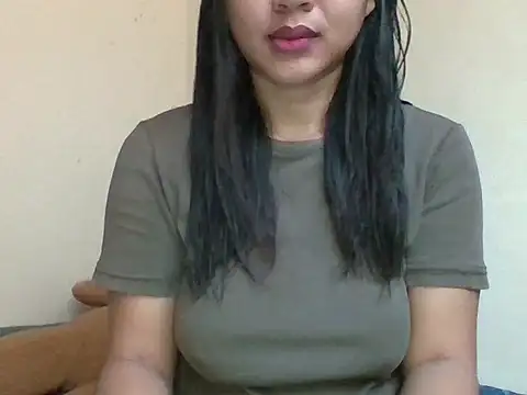 Snapshot of _smiling4u_ chatting on 04/29/26, 02:37 smiling4u online show from 04/29/26, 02:37