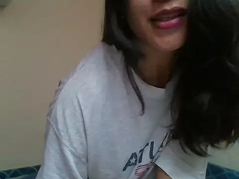 Snapshot of _smiling4u_ chatting on 05/29/26, 07:06 smiling4u online show from 05/29/26, 07:06