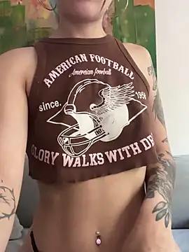 Snapshot of LittleBabyCat22 chatting on 12/21/25, 08:27 LittleBabyCat22 online show from 12/21/25, 08:27