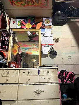 Snapshot of TrashleyRosebud chatting on 11/21/25, 05:00 TrashleyRosebud online show from 11/21/25, 05:00