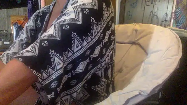 Snapshot of TrashleyRosebud chatting on 06/19/26, 11:47 TrashleyRosebud online show from 06/19/26, 11:47