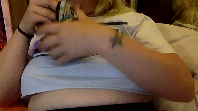 Snapshot of TrashleyRosebud chatting on 07/01/26, 03:56 TrashleyRosebud online show from 07/01/26, 03:56