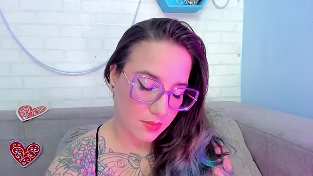 Snapshot of DEVA_BLUE_ chatting on 02/18/25, 03:42 DEVA BLUE  online show from 02/18/25, 03:42