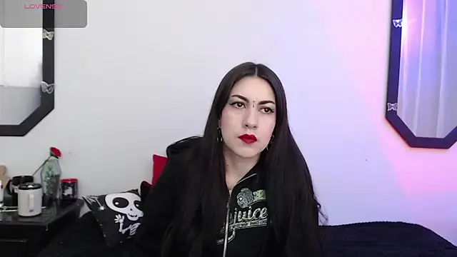 Snapshot of Amy_Aloqua chatting on 09/30/25, 03:28 Amy Aloqua online show from 09/30/25, 03:28