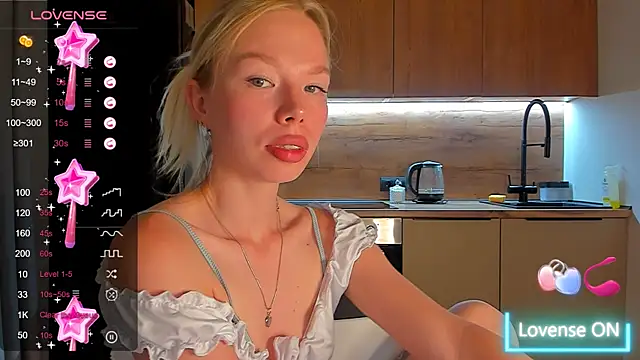 Snapshot of Olivia_Bells chatting on 09/21/25, 09:38 Olivia Bells online show from 09/21/25, 09:38
