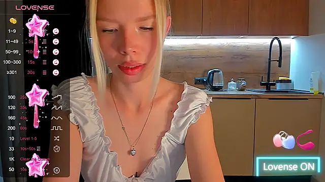 Snapshot of Olivia_Bells chatting on 09/23/25, 08:34 Olivia Bells online show from 09/23/25, 08:34