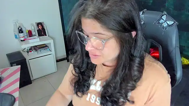 BellaFlaming online show from 01/06/25, 11:51