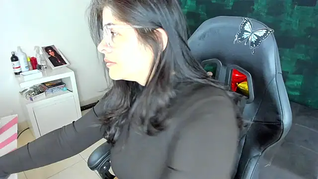 BellaFlaming online show from 01/15/25, 10:27