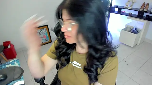 BellaFlaming online show from 05/02/26, 11:04