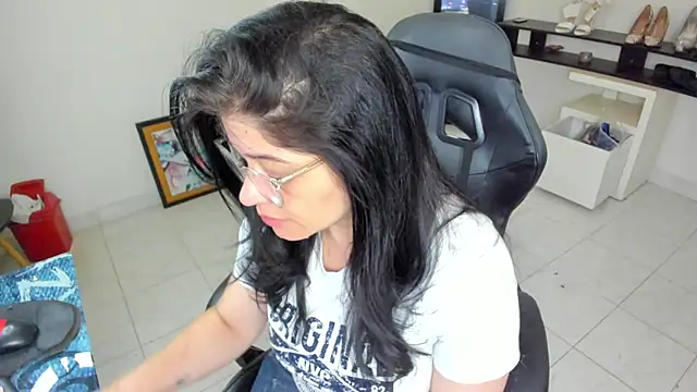 BellaFlaming online show from 05/04/26, 10:44
