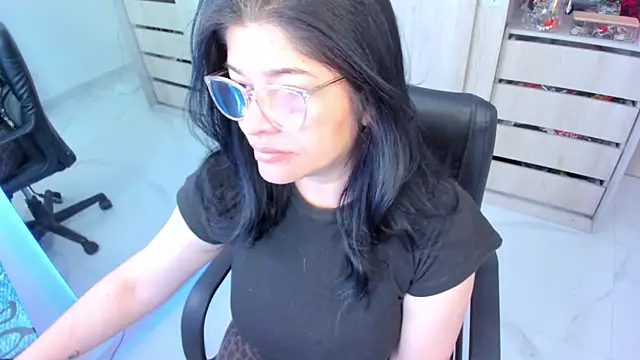 BellaFlaming online show from 06/25/26, 12:09