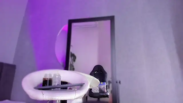 Snapshot of babepolly chatting on 02/14/25, 10:38 babepolly online show from 02/14/25, 10:38