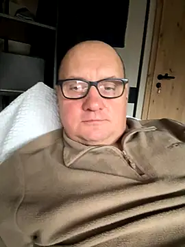 Snapshot of vanjbi45 chatting on 11/09/25, 09:40 vanjbi45 online show from 11/09/25, 09:40