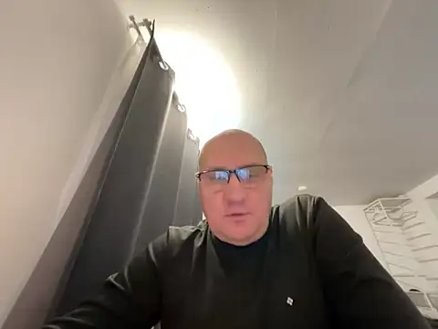 Snapshot of vanjbi45 chatting on 02/05/26, 06:40 vanjbi45 online show from 02/05/26, 06:40