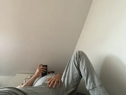 Snapshot of vanjbi45 chatting on 02/19/26, 02:02 vanjbi45 online show from 02/19/26, 02:02