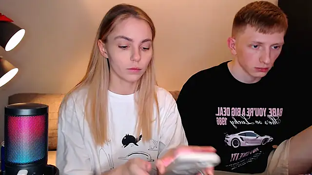 juliaanddima online show from 10/24/25, 10:28