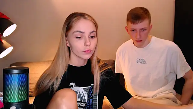 juliaanddima online show from 10/25/25, 09:42