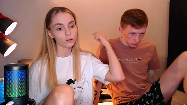 juliaanddima online show from 11/20/25, 08:25