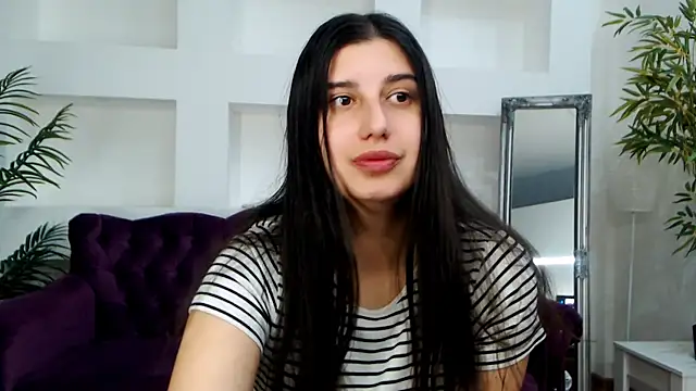 Snapshot of Linda_EX chatting on 04/15/26, 06:42 Linda EX online show from 04/15/26, 06:42
