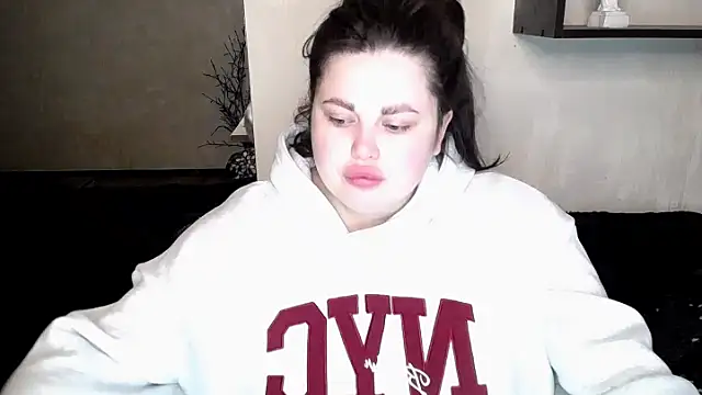 Emily Mo online show from 10/26/25, 06:30