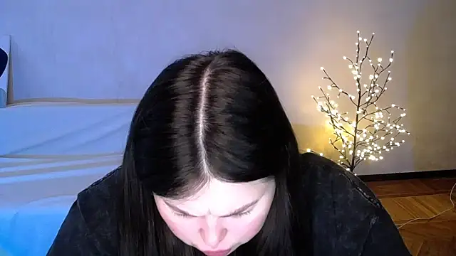 Emily Mo online show from 06/05/26, 06:09