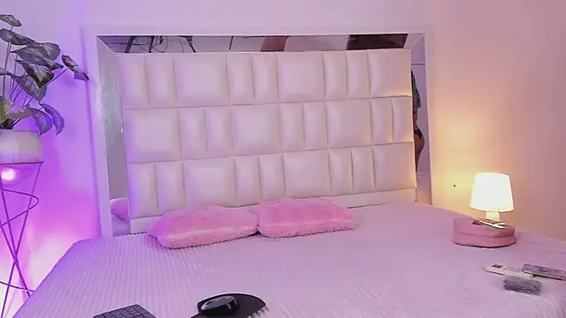 Snapshot of Anais_aradia chatting on 01/09/25, 04:41 Anais aradia online show from 01/09/25, 04:41