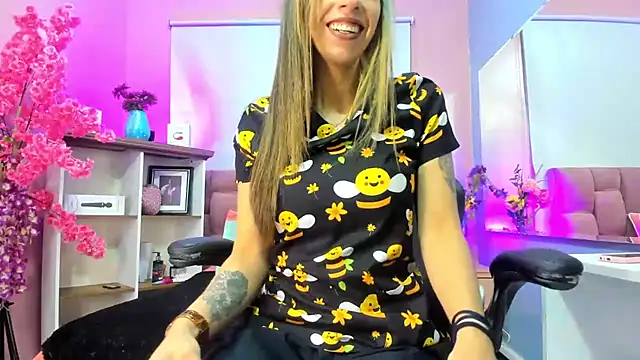 Snapshot of mia_thompsonn_ chatting on 11/04/25, 03:11 mia thompsonn online show from 11/04/25, 03:11