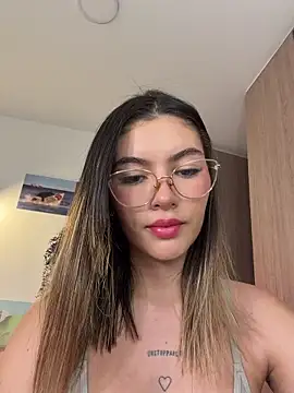 Snapshot of Your_Honeey chatting on 04/01/26, 11:57 Your Honeey online show from 04/01/26, 11:57