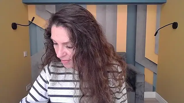 EllaLong online show from 10/26/25, 12:33