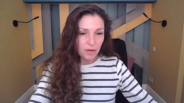 EllaLong online show from 11/18/25, 01:04