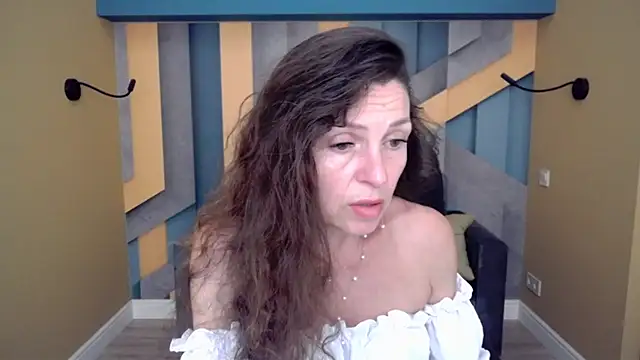 EllaLong online show from 06/16/26, 11:24